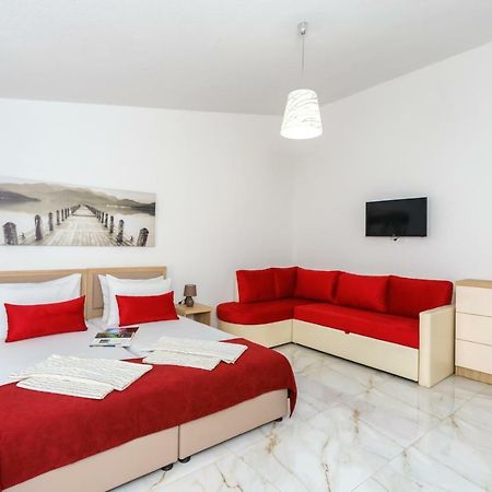 Hotel Adria بار المظهر الخارجي الصورة