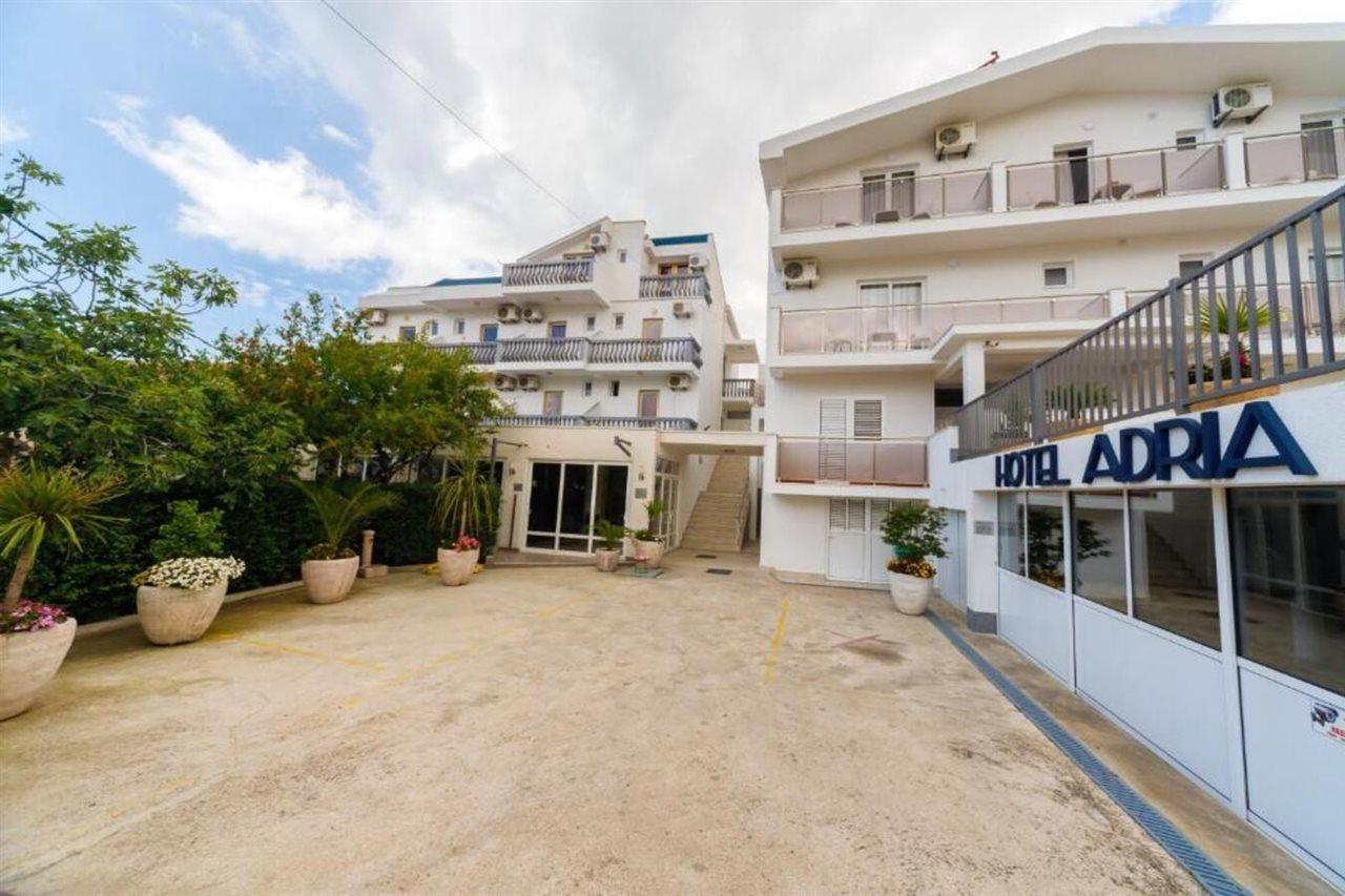 Hotel Adria بار المظهر الخارجي الصورة