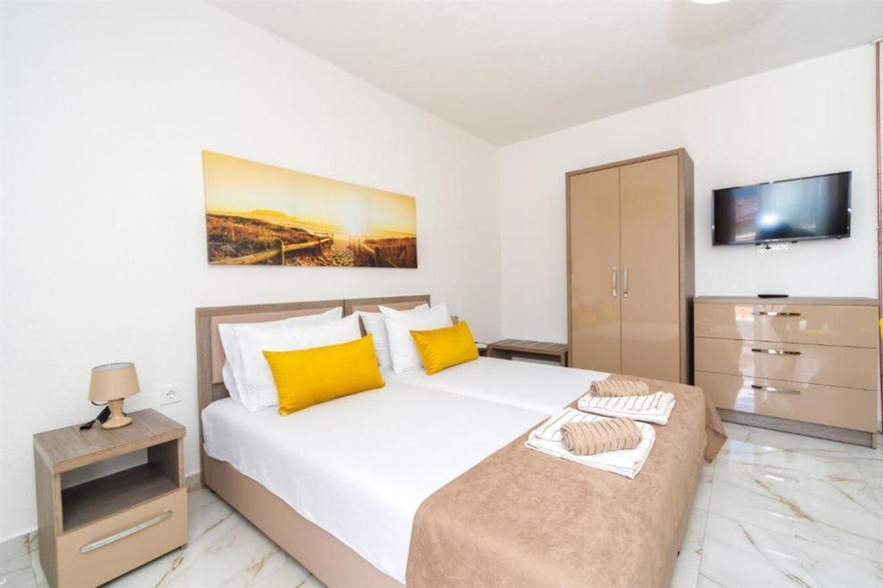Hotel Adria بار المظهر الخارجي الصورة