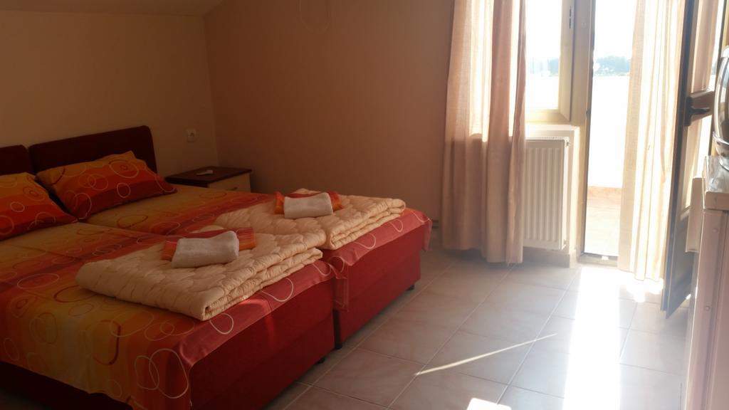 Hotel Adria بار المظهر الخارجي الصورة