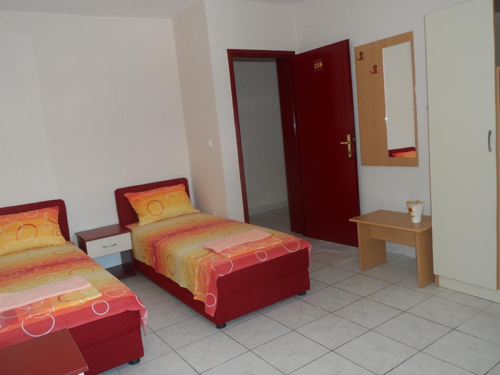 Hotel Adria بار المظهر الخارجي الصورة