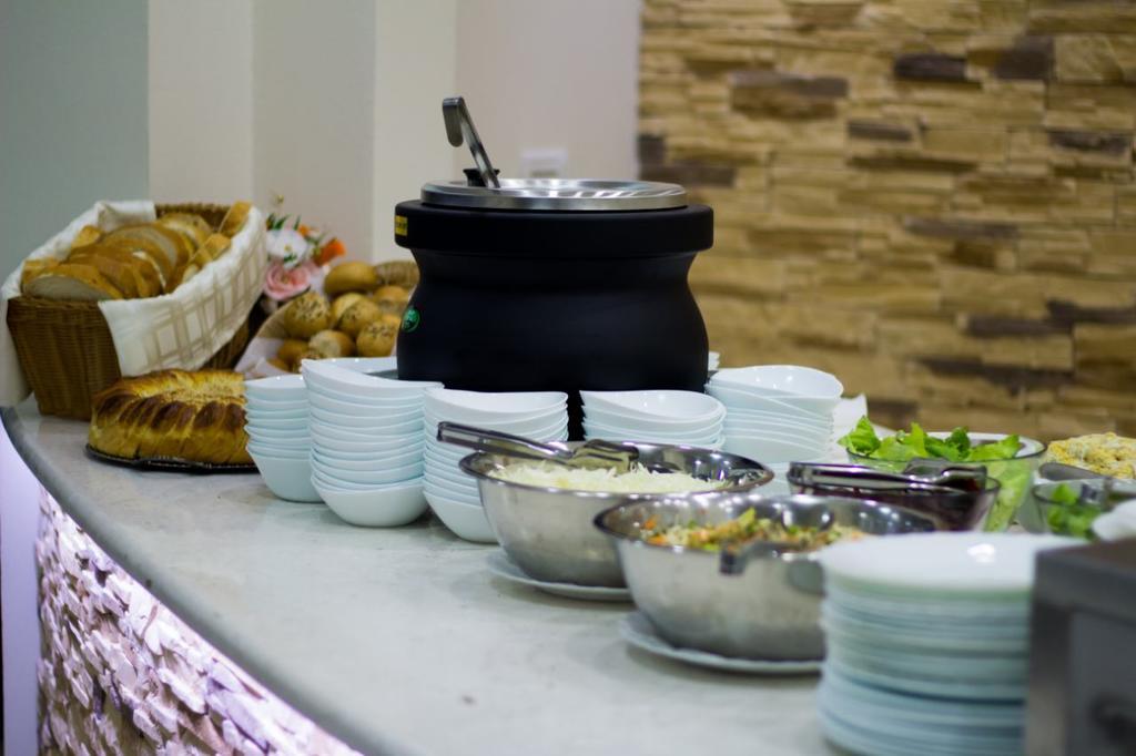 Hotel Adria بار المظهر الخارجي الصورة