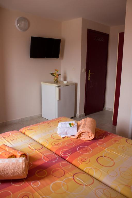 Hotel Adria بار المظهر الخارجي الصورة