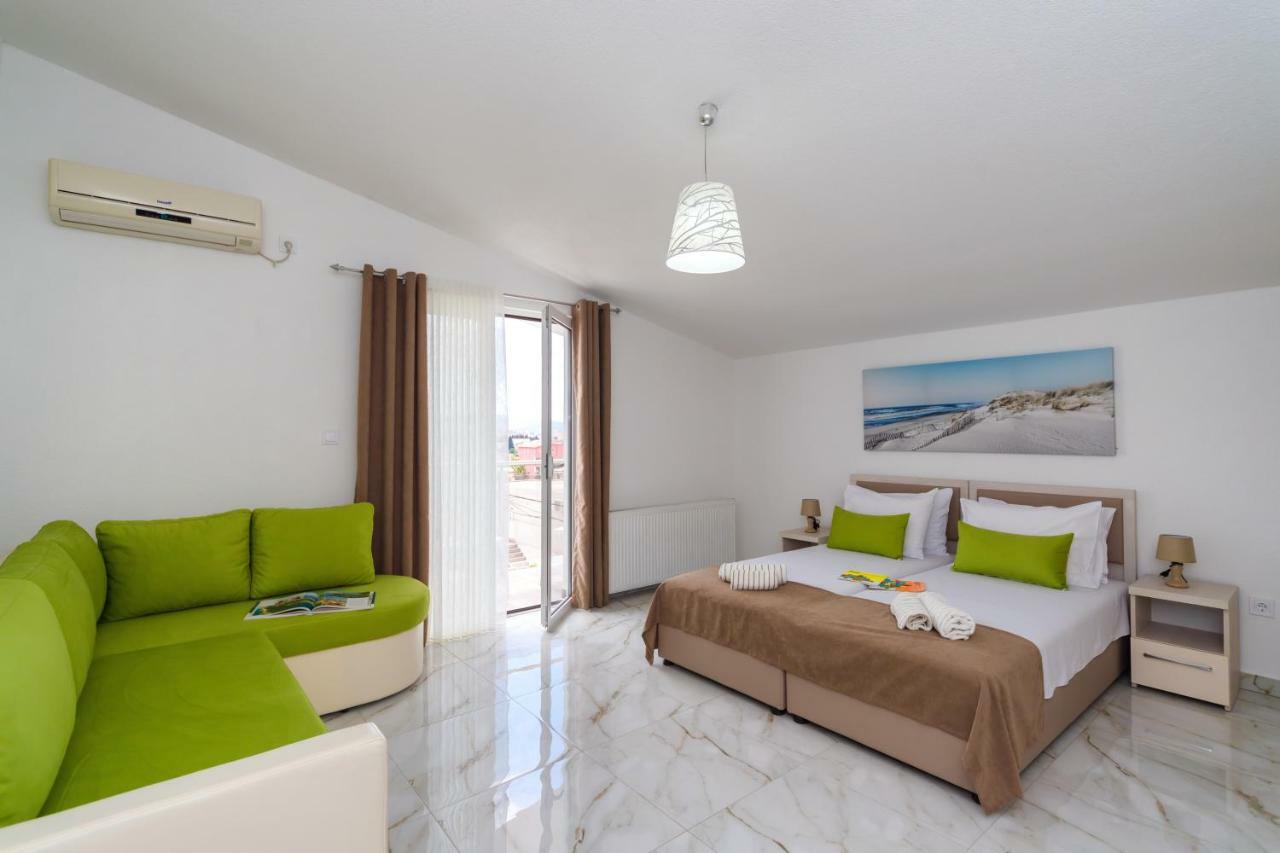 Hotel Adria بار المظهر الخارجي الصورة