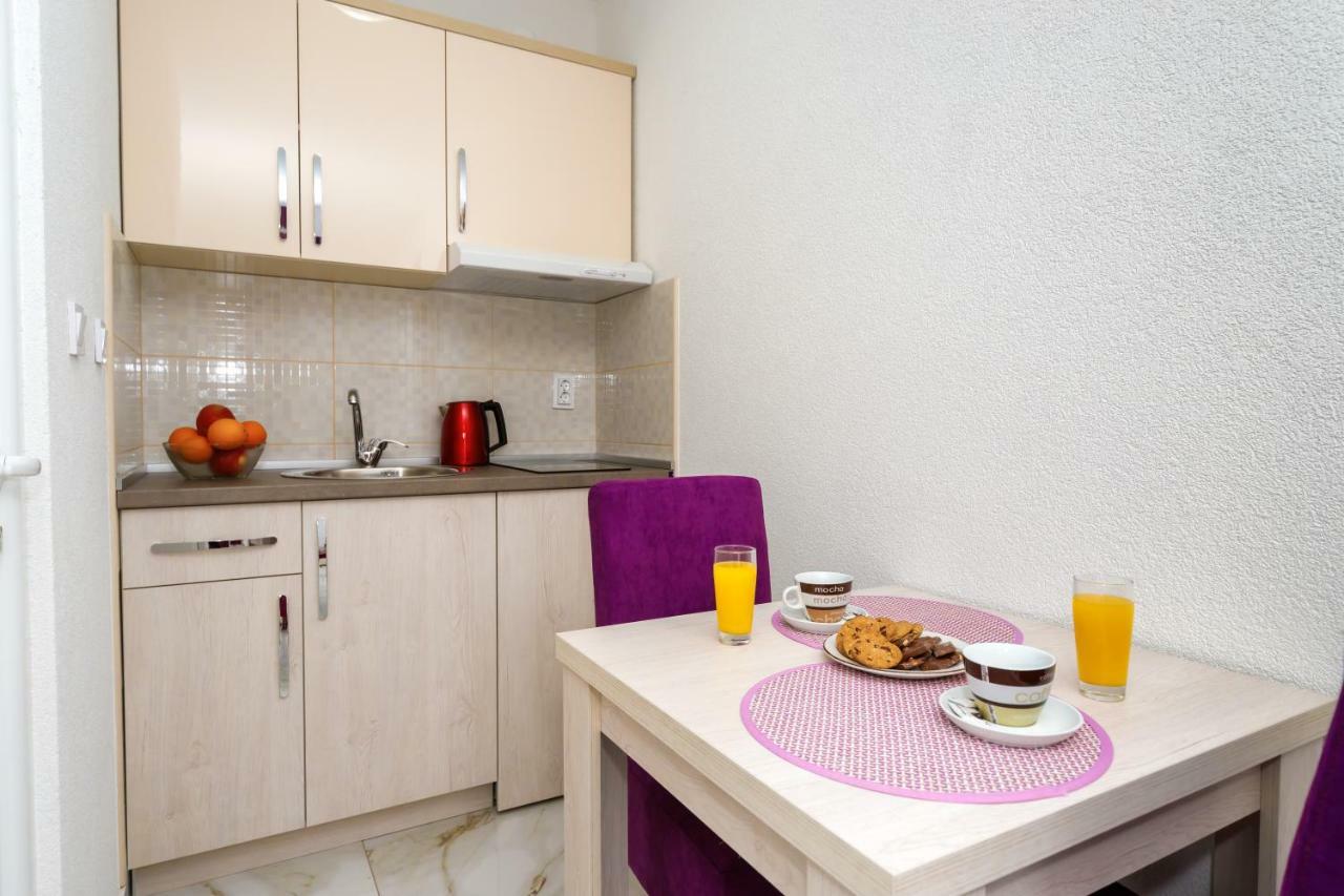 Hotel Adria بار المظهر الخارجي الصورة