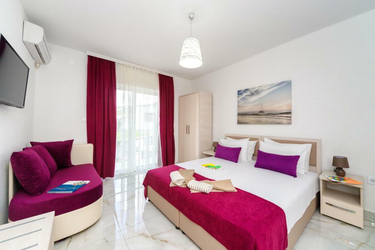Hotel Adria بار المظهر الخارجي الصورة