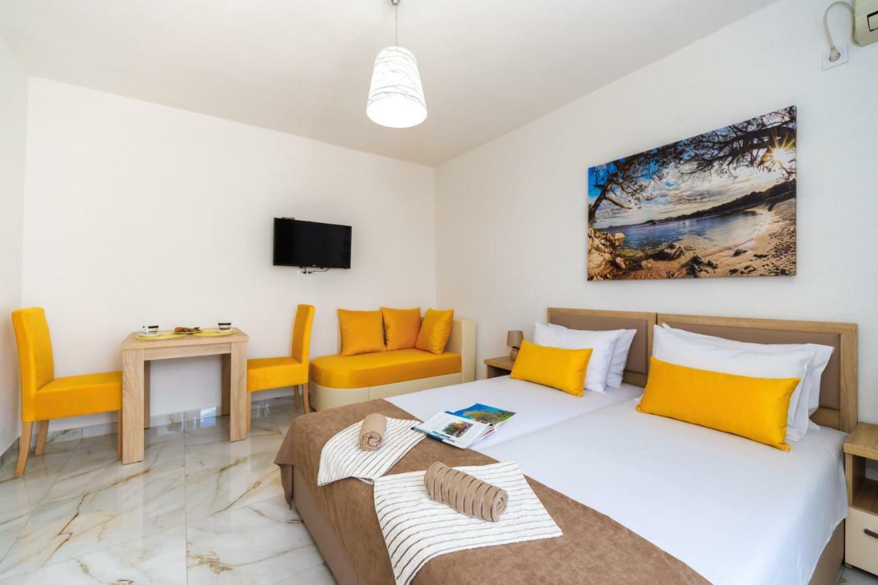 Hotel Adria بار المظهر الخارجي الصورة